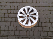 Laden Sie das Bild in den Galerie-Viewer, 1x Alufelge 17 Zoll 7.0" 5x112 46ET Glanz Silber 5E3601025 Mg Octavia Iii FEL4805278132ha