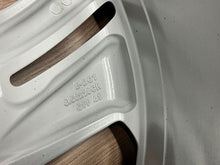 Laden Sie das Bild in den Galerie-Viewer, 1x Alufelge 18 Zoll K8D21007CA Land Rover Range Evoque L551 Rim Wheel FEL8105961866ly