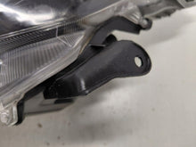 Load image into Gallery viewer, Frontscheinwerfer Toyota Yaris EUK0-6 Links Scheinwerfer Headlight SCH5103700329fj
