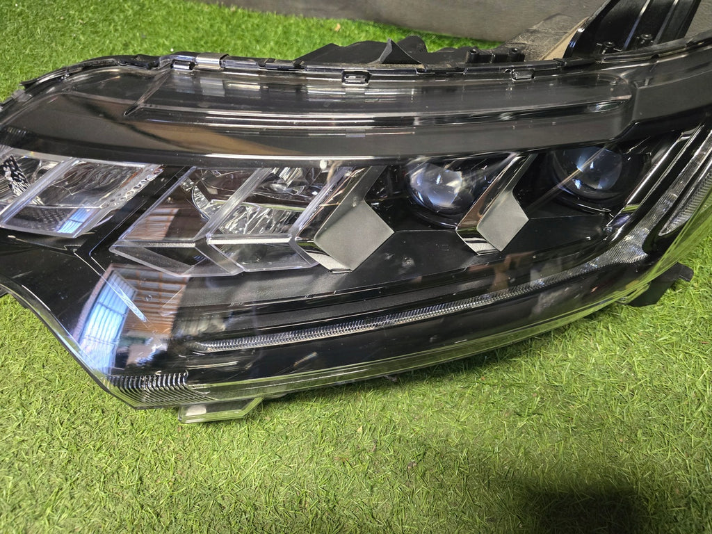 Frontscheinwerfer Mitsubishi Outlander III 8301D3-31 Full LED Ein Satz Headlight