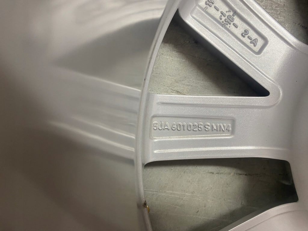 1x Alufelge 16 Zoll 7.0" 5x100 46ET Glanz Silber 5JA601025 Skoda Rapid Rim Wheel FEL9290249205qy