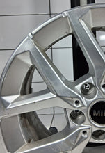 Laden Sie das Bild in den Galerie-Viewer, 1x Alufelge 17 Zoll 7.0" 5x112 41ET Glanz Grau 6898299 BMW U06 Rim Wheel FEL4549634620gm