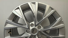 Load image into Gallery viewer, 1x Alufelge 18 Zoll 8.0" 5x112 44ET Glanz Silber 3P0601025E Skoda Superb FEL2223996424zr