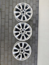 Load image into Gallery viewer, 1x Alufelge 17 Zoll 8.0" 5x120 49ET Glanz Silber 2H6601025A VW Amarok Rim Wheel FEL3512954543ag