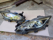 Laden Sie das Bild in den Galerie-Viewer, Frontscheinwerfer Mazda II Xenon Ein Stück (Rechts oder Links) Headlight