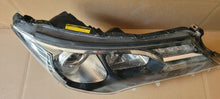 Laden Sie das Bild in den Galerie-Viewer, Frontscheinwerfer Toyota 81130-42562 Rechts Scheinwerfer Headlight SCH8895366990ze
