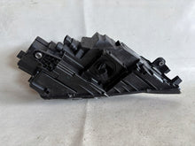 Laden Sie das Bild in den Galerie-Viewer, Frontscheinwerfer Skoda Octavia III 5E1941015D Full LED Links Headlight SCH5358041764vd