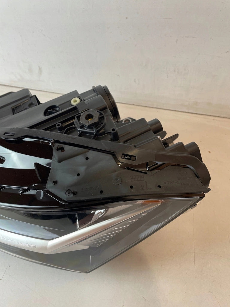 Frontscheinwerfer Skoda Superb I 3P1941015 992941571AH Links Headlight SCH9071731822dt