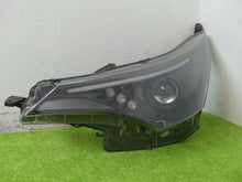 Laden Sie das Bild in den Galerie-Viewer, Frontscheinwerfer Toyota Avensis Links Scheinwerfer Headlight