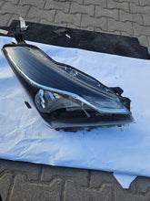 Load image into Gallery viewer, Frontscheinwerfer Toyota Yaris FX1G0S100 Rechts Scheinwerfer Headlight