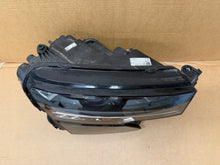 Laden Sie das Bild in den Galerie-Viewer, Frontscheinwerfer Skoda Karoq 57B941010 Rechts Scheinwerfer Headlight SCH8510312559qg