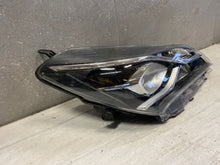 Load image into Gallery viewer, Frontscheinwerfer Toyota Yaris Rechts Scheinwerfer Headlight