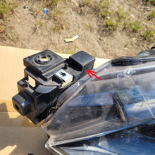 Laden Sie das Bild in den Galerie-Viewer, Frontscheinwerfer Mazda D43N-51030 D43N-51040 LED Ein Stück (Rechts oder Links)