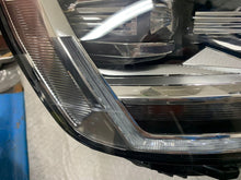 Laden Sie das Bild in den Galerie-Viewer, Frontscheinwerfer VW Transporter 7E1941036 LED Rechts Scheinwerfer Headlight