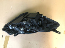Laden Sie das Bild in den Galerie-Viewer, Frontscheinwerfer Toyota Yaris Links Scheinwerfer Headlight
