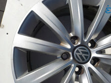 Load image into Gallery viewer, 1x Alufelge 17 Zoll 7.0&quot; 5x112 39ET 7N0601025C VW Sharan Rim Wheel