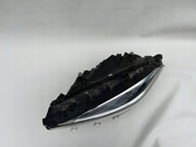 Laden Sie das Bild in den Galerie-Viewer, Frontscheinwerfer Mercedes-Benz W247 Links Scheinwerfer Headlight