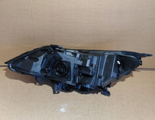 Laden Sie das Bild in den Galerie-Viewer, Frontscheinwerfer Opel Astra 39111150 LED Rechts Scheinwerfer Headlight