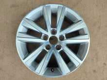 Load image into Gallery viewer, 1x Alufelge 15 Zoll 5.0&quot; 5x100 40ET 6R0601025BE VW Polo Rim Wheel