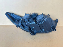 Laden Sie das Bild in den Galerie-Viewer, Frontscheinwerfer Ford Mondeo DS73-13W030-EA FALSE Scheinwerfer Headlight SCH1864588501wc