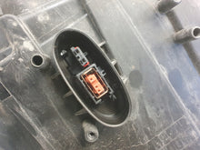 Laden Sie das Bild in den Galerie-Viewer, Frontscheinwerfer Saab 93 9-3 1EL010317-05 Xenon Ein Stück (Rechts oder Links)