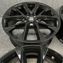 Laden Sie das Bild in den Galerie-Viewer, 4x Alufelge 18 Zoll 7.5" 5x112 51ET Glanz Schwarz 5F0601025AA Seat Leon FEL2413924910qx