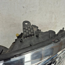 Laden Sie das Bild in den Galerie-Viewer, Frontscheinwerfer Dacia Sandero II 260605665R LED Ein Stück (Rechts oder Links)