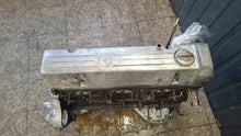 Laden Sie das Bild in den Galerie-Viewer, Motor Mercedes-Benz W123 1230110101 2.5 200TKm Benzin Engine Unkomplett MOT2963239039tm