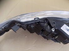 Laden Sie das Bild in den Galerie-Viewer, Frontscheinwerfer Toyota Auris 81110-02E20 Rechts Scheinwerfer Headlight
