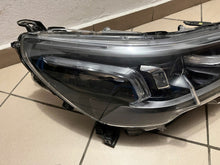 Laden Sie das Bild in den Galerie-Viewer, Frontscheinwerfer Toyota Hilux VIII 1EJ-923364 Rechts Scheinwerfer Headlight