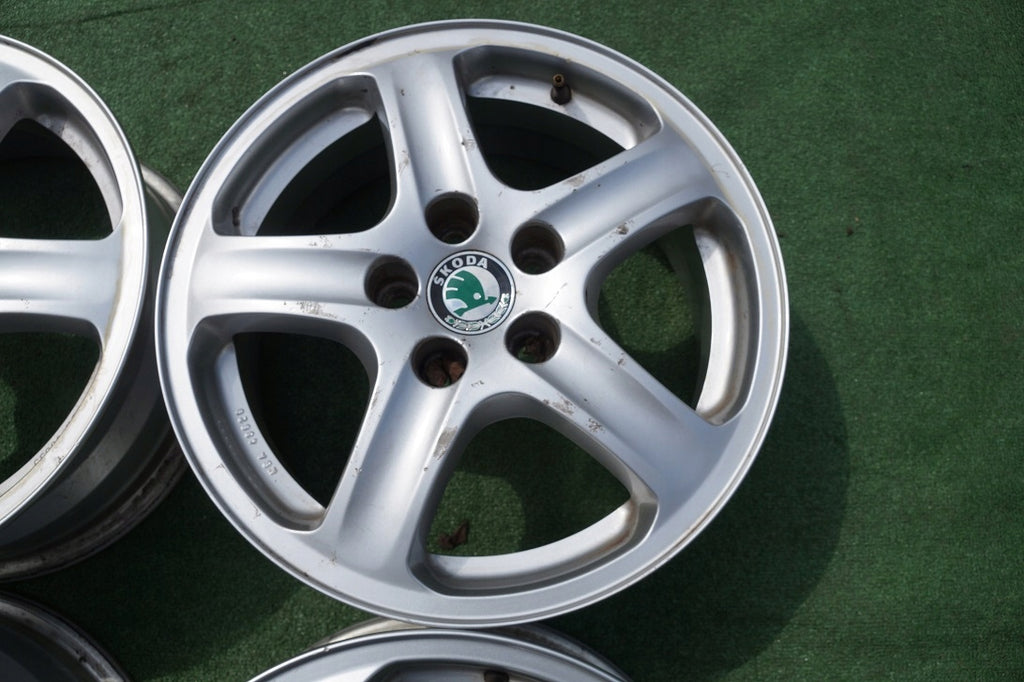 4x Alufelge 15 Zoll 6.0" 5x100 38ET Glanz Silber 1U0601025 Skoda Octavia I Fabia FEL2665990004ux