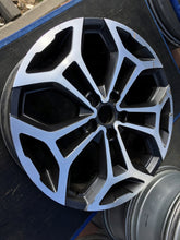 Load image into Gallery viewer, 1x Alufelge 19 Zoll 7.0" 5x114.3 40ET Glanz Graphit 403001301R Mg Kadjar FEL8933165907cb