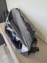 Load image into Gallery viewer, Frontscheinwerfer Ford Kuga 90156445 Rechts Scheinwerfer Headlight SCH2952525358tr