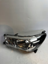 Laden Sie das Bild in den Galerie-Viewer, Frontscheinwerfer Toyota Hilux VIII 81150-0KK60 Ein Stück (Rechts oder Links) SCH4178229895ae