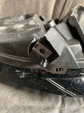 Laden Sie das Bild in den Galerie-Viewer, Frontscheinwerfer Tesla Model 3 107737530B 1077375 LED Links Headlight