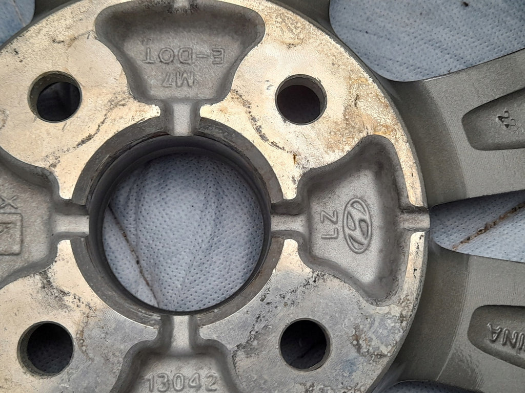 1x Alufelge 15 Zoll 6.0" 4x100 47ET Silber 52910-C8800 Hyundai Rim Wheel