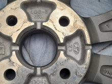Load image into Gallery viewer, 1x Alufelge 15 Zoll 6.0&quot; 4x100 47ET Silber 52910-C8800 Hyundai Rim Wheel