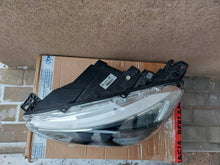 Load image into Gallery viewer, Frontscheinwerfer Opel E Combo 9816825980 Ein Satz Scheinwerfer Headlight SCH8335173057ij