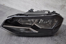 Laden Sie das Bild in den Galerie-Viewer, Frontscheinwerfer VW Polo 2G1941005 Links Scheinwerfer Headlight