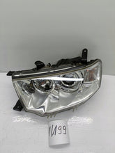 Laden Sie das Bild in den Galerie-Viewer, Frontscheinwerfer Mitsubishi Pajero I Sport II 8301A877 Links Headlight SCH1393163052vy