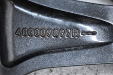 Load image into Gallery viewer, 1x Alufelge 17 Zoll 7.0&quot; 5x114.3 44ET Glanz Graphit 403009897 Mg Captur