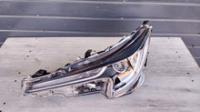 Laden Sie das Bild in den Galerie-Viewer, Frontscheinwerfer Toyota Corolla 81150-02S70 Links Scheinwerfer Headlight SCH2109698721un