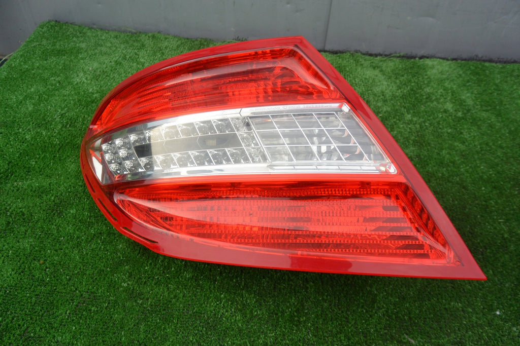 Rückleuchte Mercedes-Benz 2048202064 2048201964 Ein Stück (Rechts oder Links)