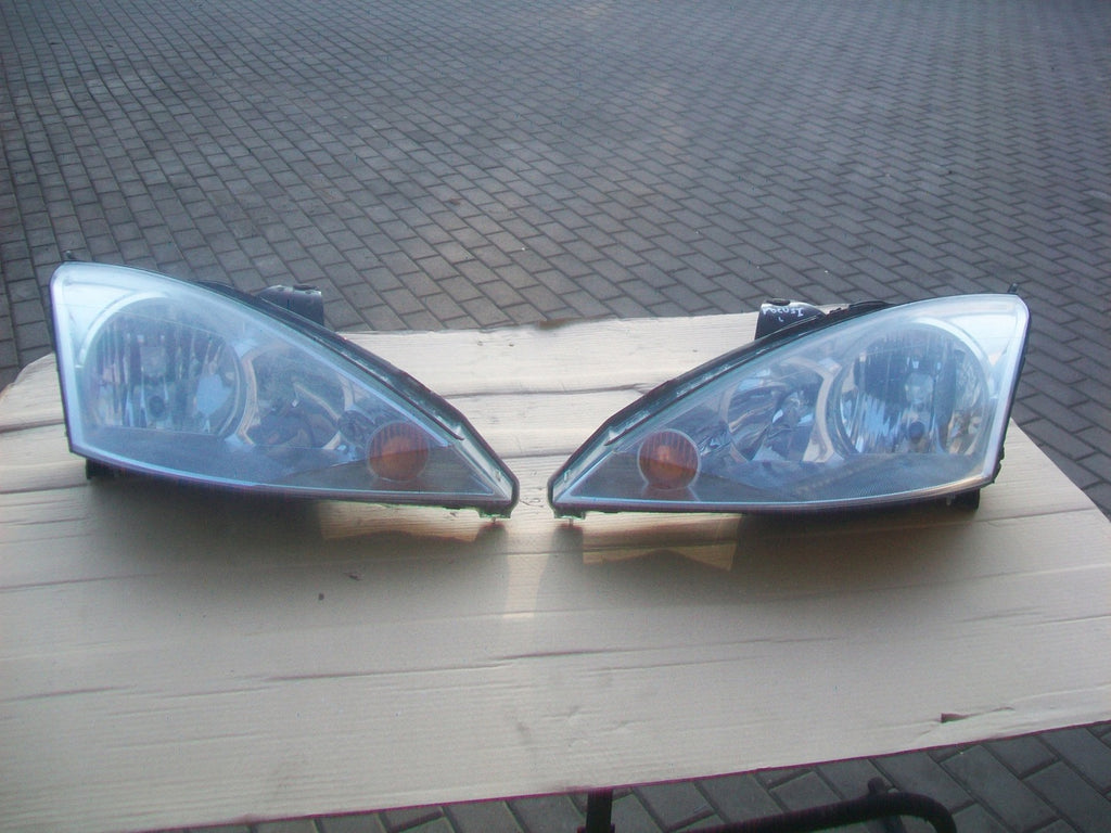 Frontscheinwerfer Ford Focus 2M51-13W029-BE Ein Stück (Rechts oder Links)