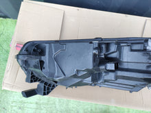 Laden Sie das Bild in den Galerie-Viewer, Frontscheinwerfer Skoda Octavia IV 5E4941016A LED Rechts Scheinwerfer Headlight SCH5244203141fi