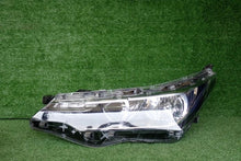 Load image into Gallery viewer, Frontscheinwerfer Toyota Corolla 81150-02L50 Links Scheinwerfer Headlight SCH1085822441rw