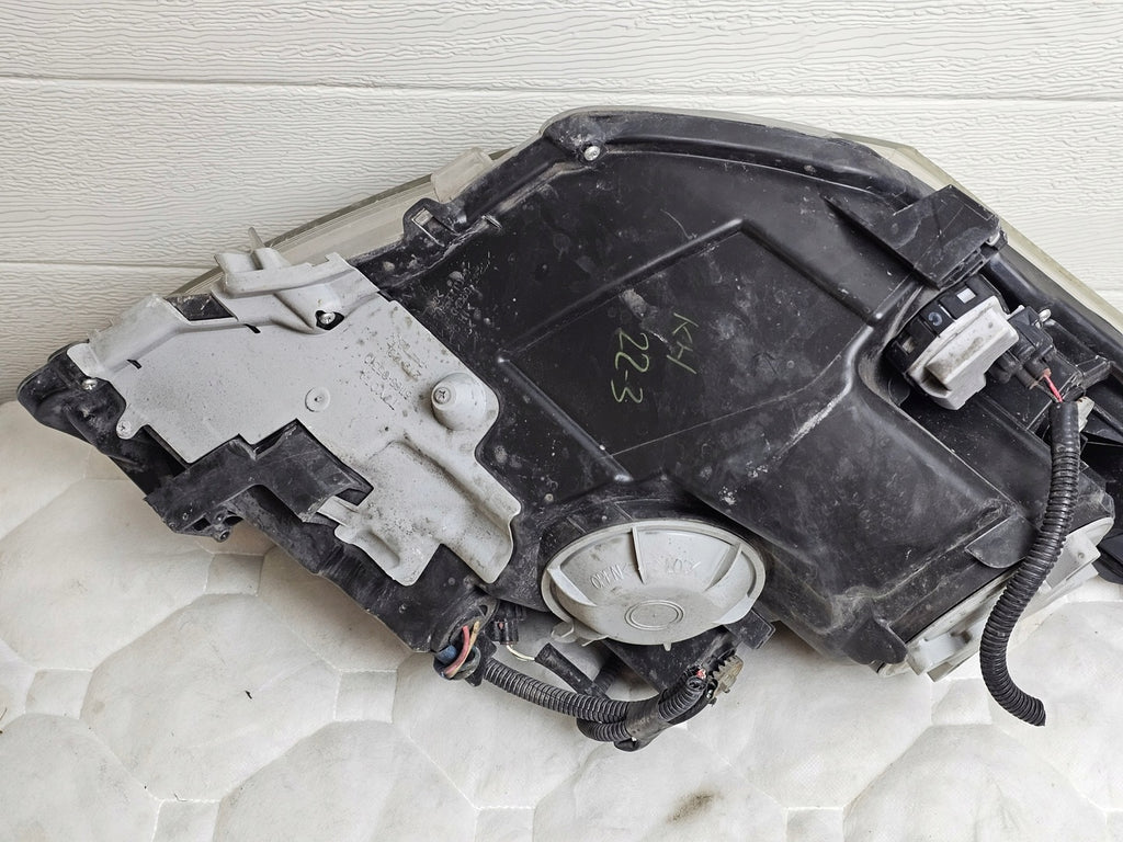 Frontscheinwerfer Toyota Avensis 81158-05310 Links Scheinwerfer Headlight SCH2775209796db