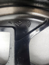 Laden Sie das Bild in den Galerie-Viewer, 1x Alufelge 19 Zoll 7.5" 5x114.3 35ET Glanz Schwarz 403008597R Renault Captur FEL2309975952kq