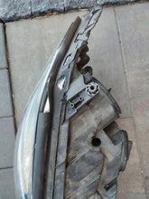 Laden Sie das Bild in den Galerie-Viewer, Frontscheinwerfer Mercedes-Benz W221 A2218205959 Ein Stück (Rechts oder Links) SCH8562337925pm