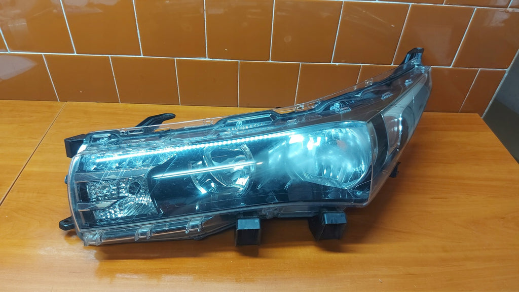 Frontscheinwerfer Toyota Corolla 81150-02E71 LED Ein Stück (Rechts oder Links)